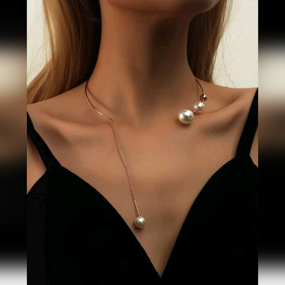 Elegant Faux Pearl choker
